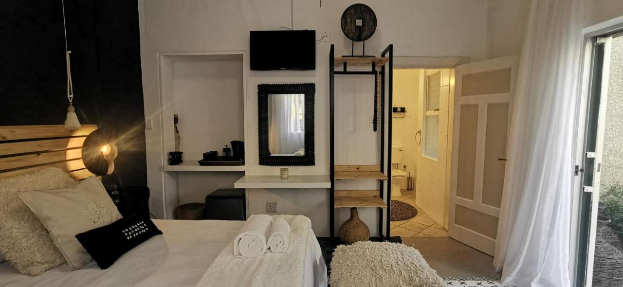 Exquisite Private Luxury Suite With King Bed At Bokmakierie Villas Windhoek Exteriér fotografie