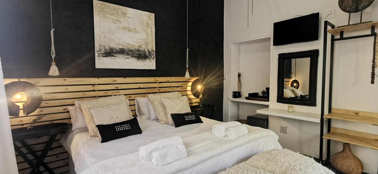 Exquisite Private Luxury Suite With King Bed At Bokmakierie Villas Windhoek Exteriér fotografie